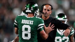 EAST RUTHERFORD, NEW JERSEY - SEPTEMBER 19: Head coach Robert Saleh of the New York Jets celebrates with Aaron Rodgers #8 after a touchdown against the New England Patriots during the second quarter in the game at MetLife Stadium on September 19, 2024 in East Rutherford, New Jersey.   Al Bello/Getty Images/AFP (Photo by AL BELLO / GETTY IMAGES NORTH AMERICA / Getty Images via AFP)