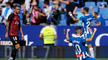 CORNELLÁ EL PRAT (BARCELONA), 05/10/2024.- El jugador del Espanyol Pol Lozano celebra un gol durante el partido de LaLiga disputado frente al RCD Mallorca este sábado en el RCDE Stadium. EFE/ Enric Fontcuberta
