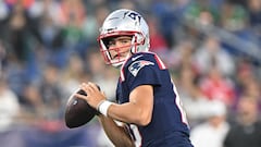 Aug 15, 2024; Foxborough, Massachusetts, USA; New England Patriots quarterback Drake Maye (10) looks to throw against the Philadelphia Eagles during the first half at Gillette Stadium. Mandatory Credit: Brian Fluharty-USA TODAY Sports