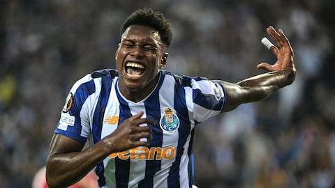 Porto (Portugal), 03/10/2024.- FC Porto's Samu Omorodion celebrates after scoring the 2-2 goal during the UEFA Europa League soccer match between FC Porto and Manchester United, in Porto, Portugal, 03 October 2024. EFE/EPA/FERNANDO VELUDO
