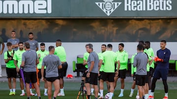 Pellegrini, con sus jugadores.