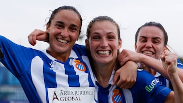 Lice Chamorro y Arola Aparicio celebran la victoria del Espanyol.