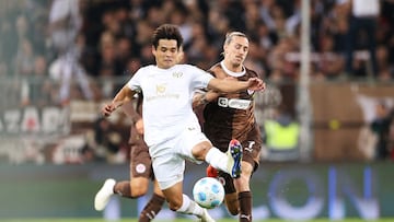 HAMBURG, GERMANY - OCTOBER 05: Kaishu Sano of 1.FSV Mainz 05 is challenged by Jackson Irvine of FC St. Pauli 1910 during the Bundesliga match between FC St. Pauli 1910 and 1. FSV Mainz 05 at Millerntor Stadium on October 05, 2024 in Hamburg, Germany. (Photo by Cathrin Mueller/Getty Images)