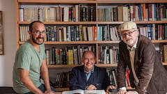 Diego Robles,  Luis Fernando Lara, Director del Diccionario del español de México y Francisco Segovia, en la oficina del  DEM,  en el Colegio de México el 9 de octubre del 2024.