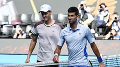 Jannik Sinner y Novak Djokovic, en el Open de Australia.