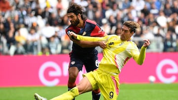 Soccer Football - Serie A - Juventus v Cagliari - Allianz Stadium, Turin, Italy - October 6, 2024  Juventus' Dusan Vlahovic in action with Cagliari's Sebastiano Luperto REUTERS/Massimo Pinca