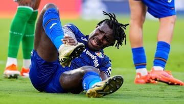 SEVILLA, SPAIN - SEPTEMBER 18: Chrisantus Uche of Getafe CF hurts during the Spanish league, La Liga EA Sports, football match played between Real Betis and Getafe CF at Benito Villamarin stadium on September 18, 2024, in Sevilla, Spain. (Photo By Joaquin Corchero/Europa Press via Getty Images)
