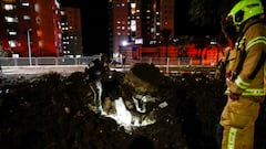 Israeli rescue force members inspect the site where a projectile fell,amid cross-border hostilities between Hezbollah and Israel, in Haifa, northern Israel October 7, 2024. REUTERS/Shir Torem REFILE - CORRECTING DATE FROM "OCTOBER 6" TO "OCTOBER 7".
