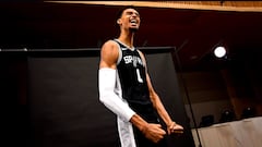 San Antonio Spurs forward #01 Victor Wembanyama stands fhttps://as.com/baloncesto/nba/or a portrait during media day ahead of the NBA season at the Victory Capital Performance Center in San Antonio, Texas, September 30, 2024. (Photo by Patrick T. Fallon / AFP)