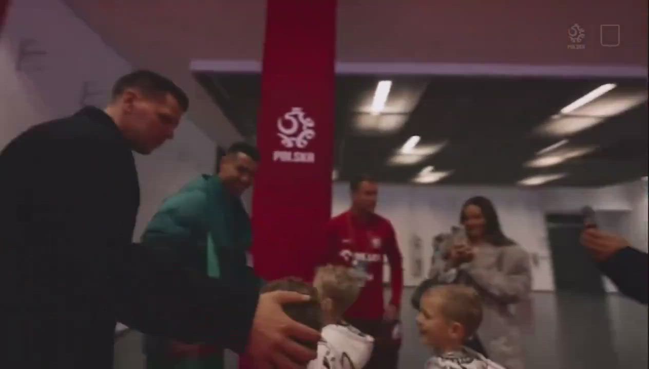 Vean lo que le dice Cristiano a Szczesny tras su fichaje por el Barça: va a causar mucho revuelo