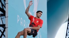 LE BOURGET, 09/08/2024.- El escalador español Alberto Ginés compite en la final masculina de escalada en la categoría de dificultad de los Juegos Olímpicos de París 2024 en el Centro de Escalada de Le Bourget, este viernes. EFE/ Lavandeira Jr.
