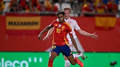 Soccer Football - UEFA Nations League - Group A4 - Spain v Denmark - Estadio Enrique Roca de Murcia, Murcia, Spain - October 12, 2024 Spain's Lamine Yamal shoots at goal REUTERS/Pablo Morano