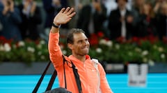 MADRID, 30/04/2024.- El tenista Rafa Nadal saluda al público tras su partido frente al checo Jiri Lehecka, correspondiente a los octavos de final del Muta Madrid Open, hoy martes en las instalaciones de la Caja Mágica, en Madrid. EFE/Chema Moya
