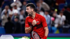 Novak Djokovic celebra su victotia contra Taylor Fritz en Shanghái.