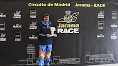Fernando Alonso con el Premio Circuito de Madrid Jarama Race.