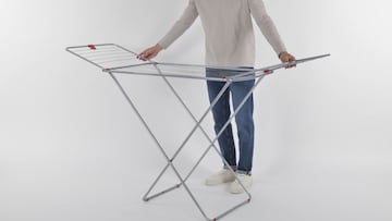 Este tendedero plegable de Rayen es perfecto para secar toda la ropa de una sola vez.