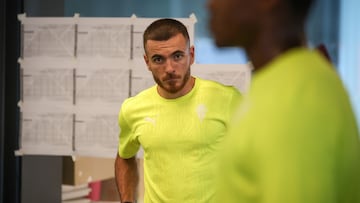 08-10-24. VÍCTOR CAMPUZANO, DELANTERO DEL SPORTING, SE EJERCITA EN EL GIMNASIO DE MAREO.