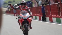 Lorenzo celebra la segunda posición en el cronometrado del GP de Italia que ganó con Ducati en 2018.