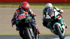 Motegi (Japan), 06/10/2024.- Monster Energy Yamaha rider Fabio Quartararo (L) of France and LCR Honda rider Johann Zarco of France in action during the MotoGP race of the Motorcycling Grand Prix of Japan in Motegi, north of Tokyo, Japan, 06 October 2024. (Motociclismo, Ciclismo, Francia, Japón, Tokio) EFE/EPA/FRANCK ROBICHON
