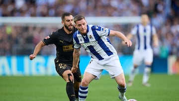 El lateral reconvertido en extremo para la ocasión, fue el mejor en la goleada de su equipo frente al Valencia. Dos asistencias de gol y un 90% de efectividad en el pase dejan claro el jugador que ha fichado la Real Sociedad.