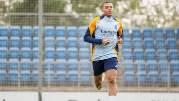 Kylian Mbappé, en el entrenamiento individual que realizó este lunes en Valdebebas.