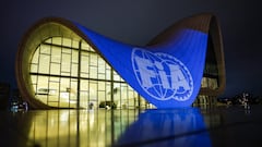 Logotipo de la FIA en Bakú.