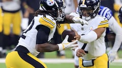 INDIANAPOLIS, INDIANA - SEPTEMBER 29: Justin Fields (2) of the Pittsburgh Steelers hands off to Najee Harris (22) of the Pittsburgh Steelers during the third quarter against the Indianapolis Colts at Lucas Oil Stadium on September 29, 2024 in Indianapolis, Indiana.   Justin Casterline/Getty Images/AFP (Photo by Justin Casterline / GETTY IMAGES NORTH AMERICA / Getty Images via AFP)