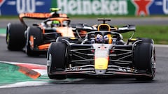 MONZA, ITALY - SEPTEMBER 01: Max Verstappen of the Netherlands driving the (1) Oracle Red Bull Racing RB20 leads Lando Norris of Great Britain driving the (4) McLaren MCL38 Mercedes on track during the F1 Grand Prix of Italy at Autodromo Nazionale Monza on September 01, 2024 in Monza, Italy. (Photo by Lars Baron/Getty Images) // Getty Images / Red Bull Content Pool // SI202409010693 // Usage for editorial use only // 