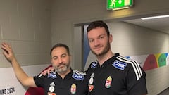 Velasco, entrenador, con Palasics, el portero húngaro, en los Juegos Olímpicos.