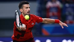 Novak Djokovic, contra Jakub Mensik en Shanghái.