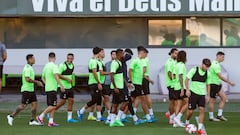 Los jugadores del Betis, en un entrenamiento.