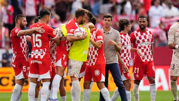 GIRONA, 06/10/2024.- Los jugadores del Girona celebran la victoria en el partido de LaLiga disputado ante el Athletic este domingo en el estadio de Montilivi. EFE/ Siu Wu
