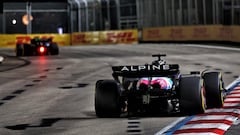 Esteban Ocon, con el Alpine en Singapur.