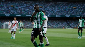 Sabaly, con el Betis.