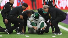 American Football - NFL - Minnesota Vikings v New York Jets - Tottenham Hotspur Stadium, London, Britain - October 6, 2024  New York Jets' Aaron Rodgers after sustaining an injury Action Images via Reuters/Paul Childs