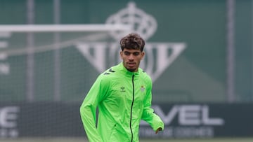 Abde, en un entrenamiento con el Betis.