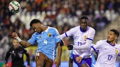 Brussels (Belgium), 14/10/2024.- Lois Openda (L) of Belgium in action against Randal Kolo Muani of France during the UEFA Nations League match between Belgium and France, in Brussels, Belgium, 14 October 2024. (Bélgica, Francia, Bruselas) EFE/EPA/OLIVIER MATTHYS
