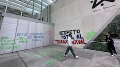 CIUDAD DE MÉXICO, 13OCTUBRE2024.- Activistas y trabajadoras sexuales protestaron en Museo Universitario Arte Contemporáneo (MUAC) por la supuesta estigmatizante, revictimizante y difamatorio que Ana Gallardo da en "Extracto para un fracasado proyecto" a la Casa Xochiquetzal y a trabajadoras sexuales de la tercera edad la cual se expone en el MUAC.
FOTO: ANDREA MURCIA /CUARTOSCURO.COM