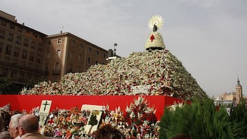 Una imagen de la Ofrenda floral a la Virgen del Pilar
