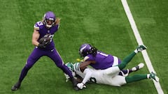 La defensiva de los Vikings interceptó tres veces a Aaron Rodgers y lo capturó en tres ocasiones para garantizar el quinto triunfo en la misma cantidad de partidos.