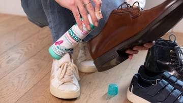 El desodorante desinfectante de Sanytol es una de las mejores soluciones para eliminar el olor de los pies.