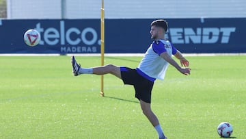 Iker Muñiz durante el entrenamiento de hoy.